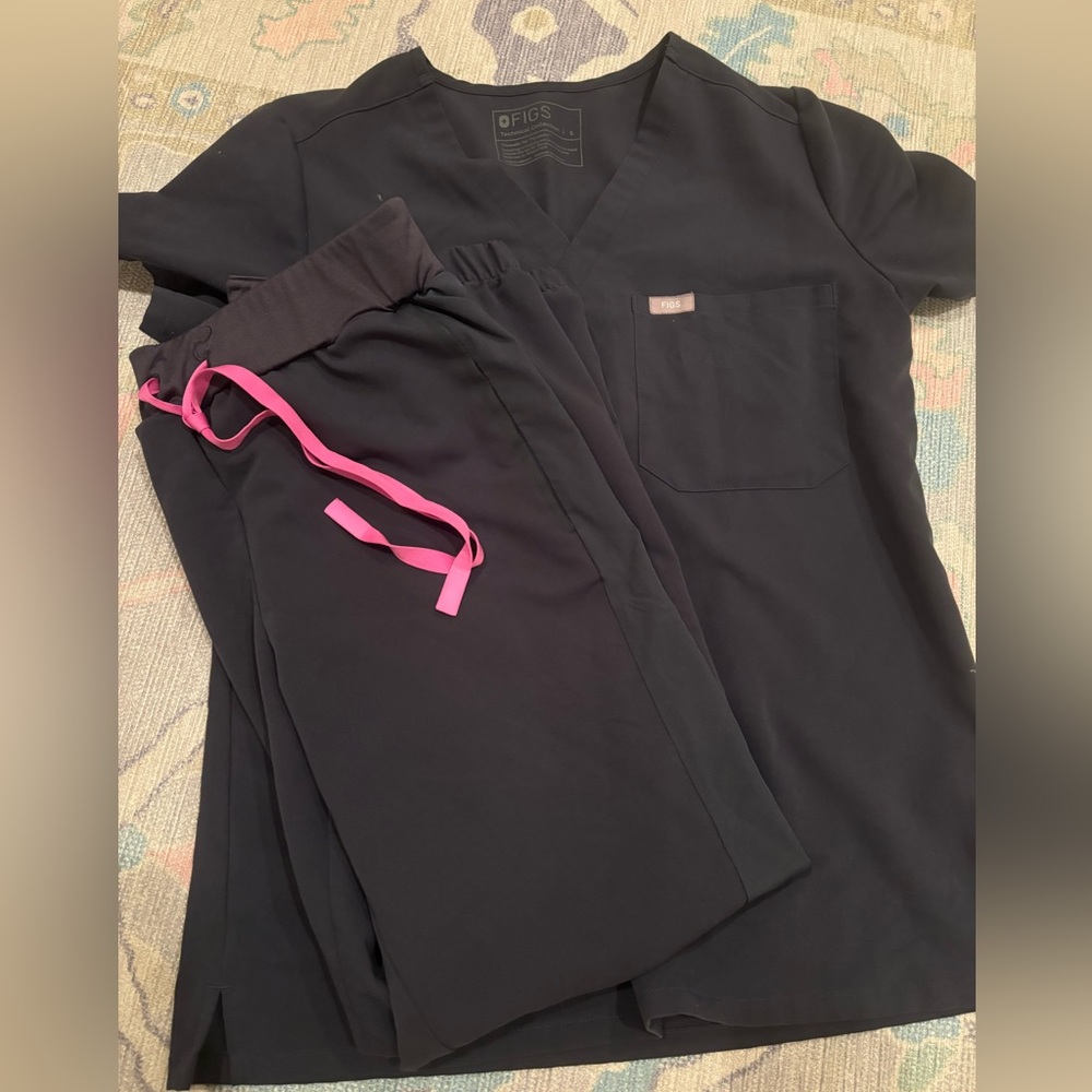 FIGS night sky  Scrub Top and joggers with Pink Drawstring